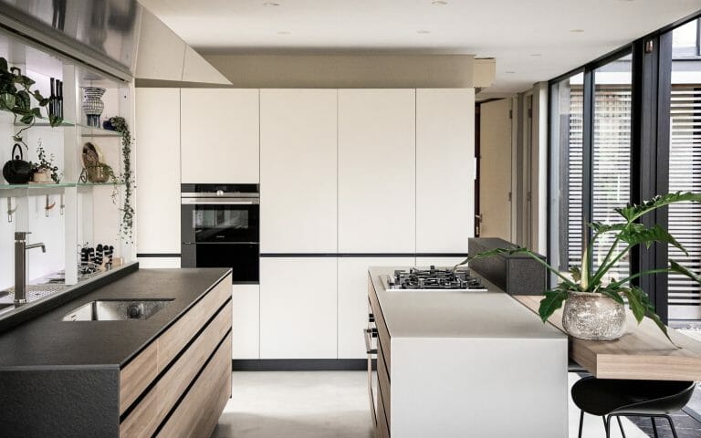 Small Kitchen Luxury Clean Contrasting
