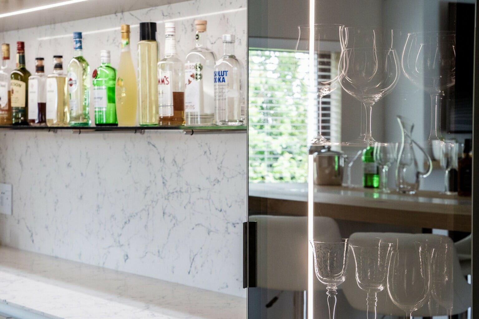 Marble inlay in the wooden bar counter to match the bar’s countertops and splashbacks